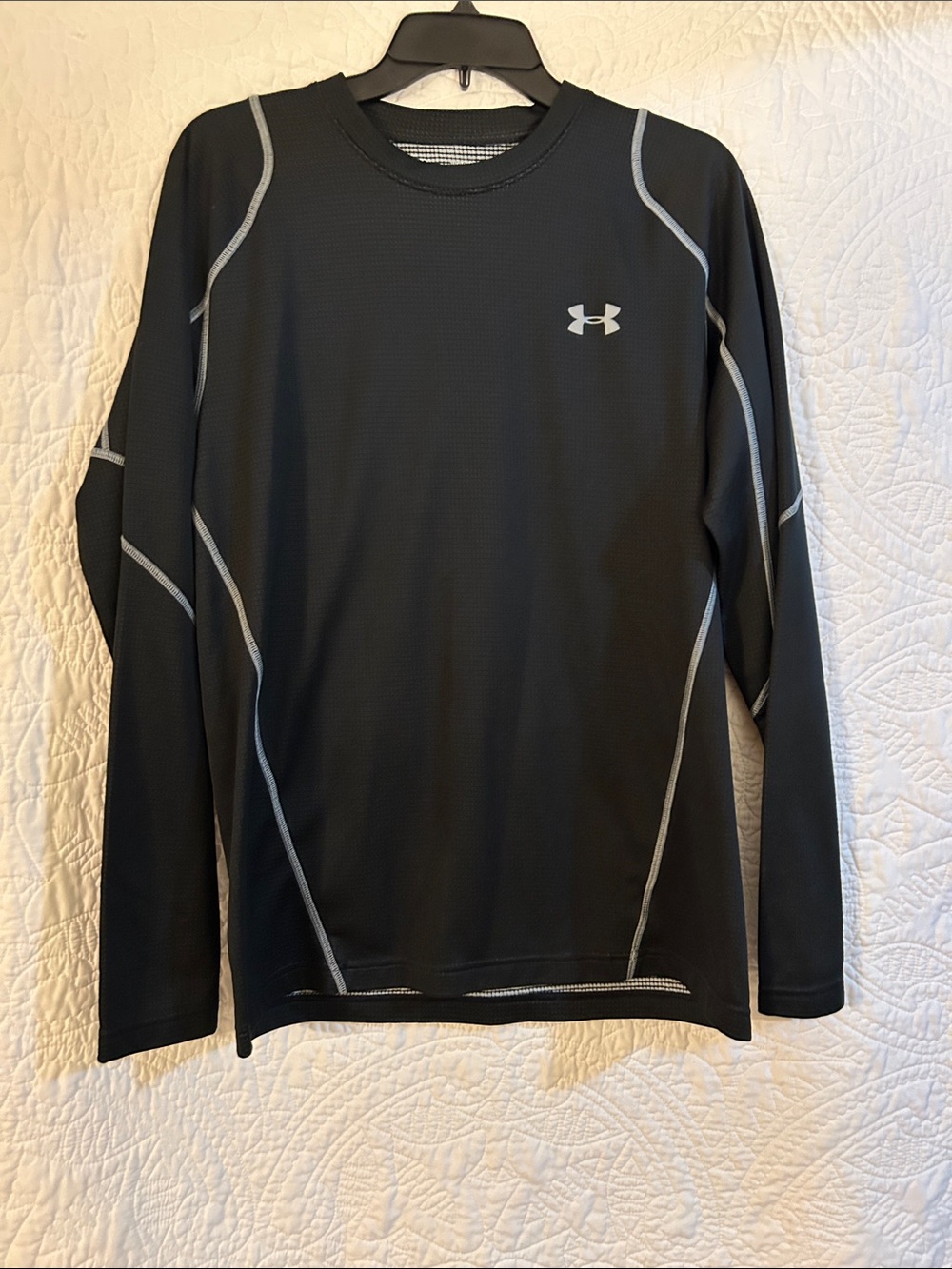 Under Armour Black Crewneck Long-Sleeve Performance Shirt